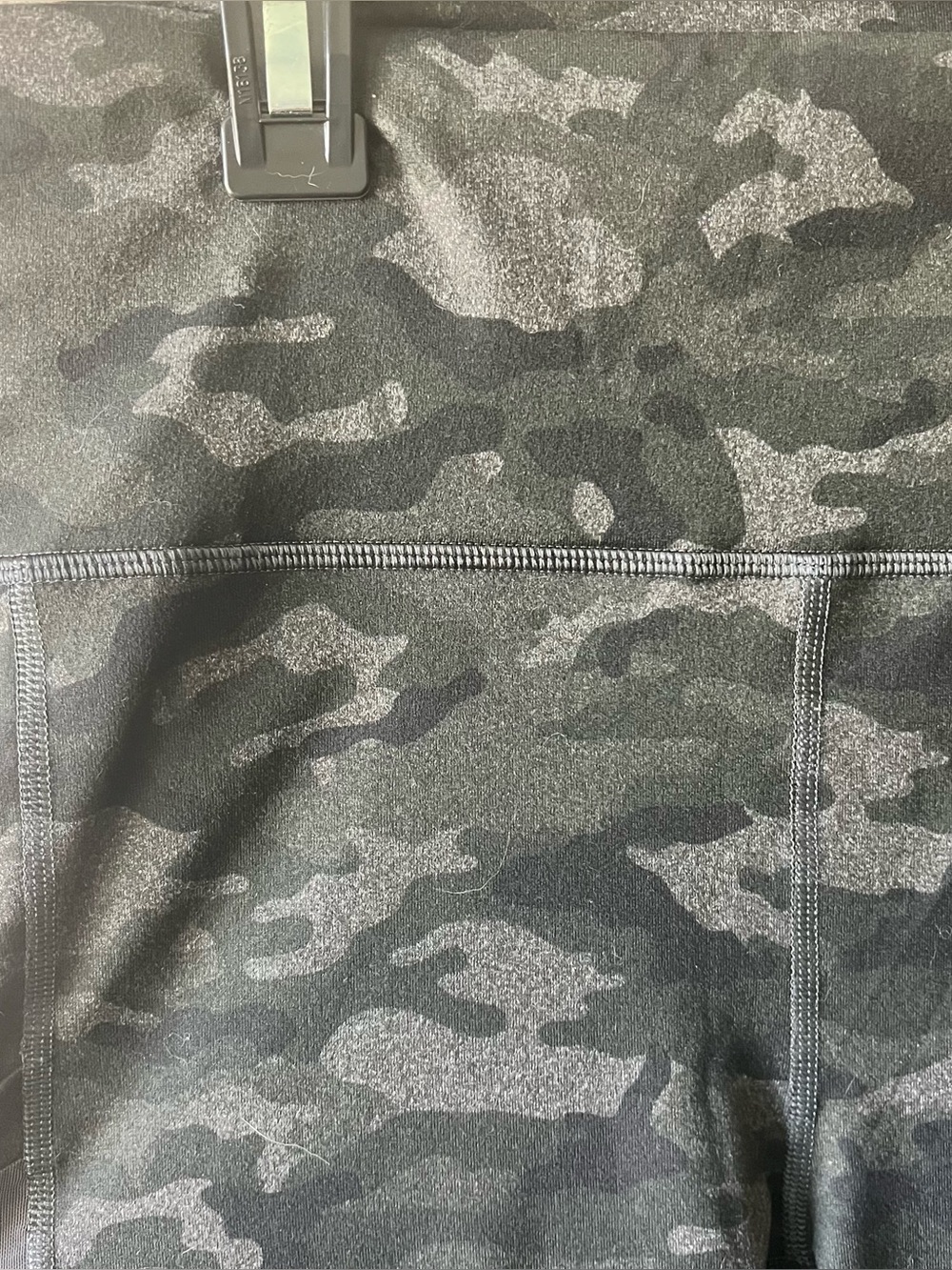 Fabletics Camo Power Hold Dark Green Grey Athletic Leggings Size Large - Picture 2 of 7